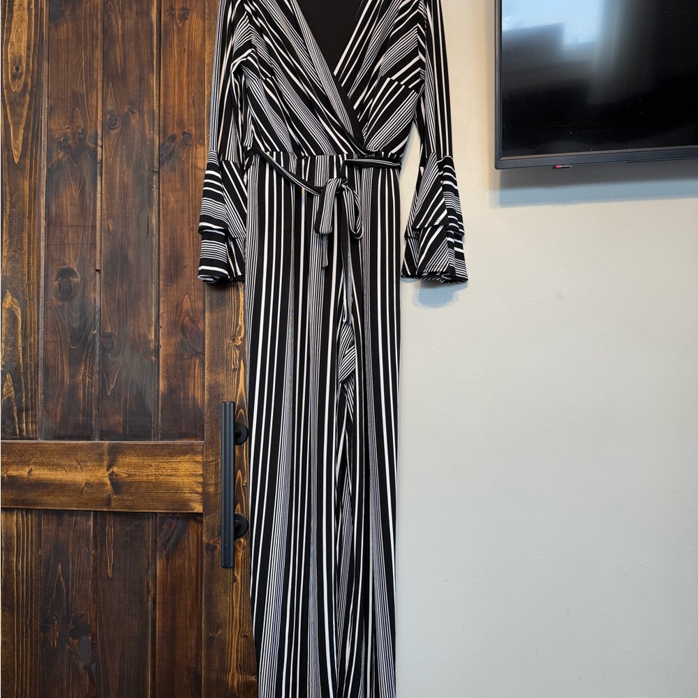Black & white romper XL